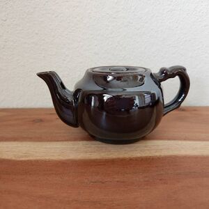 Black glossy Chinese teapot small with lid